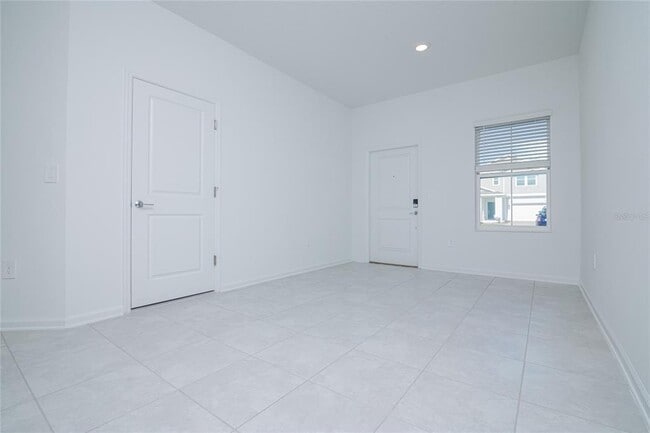 Building Photo - 2642 Runners Cir