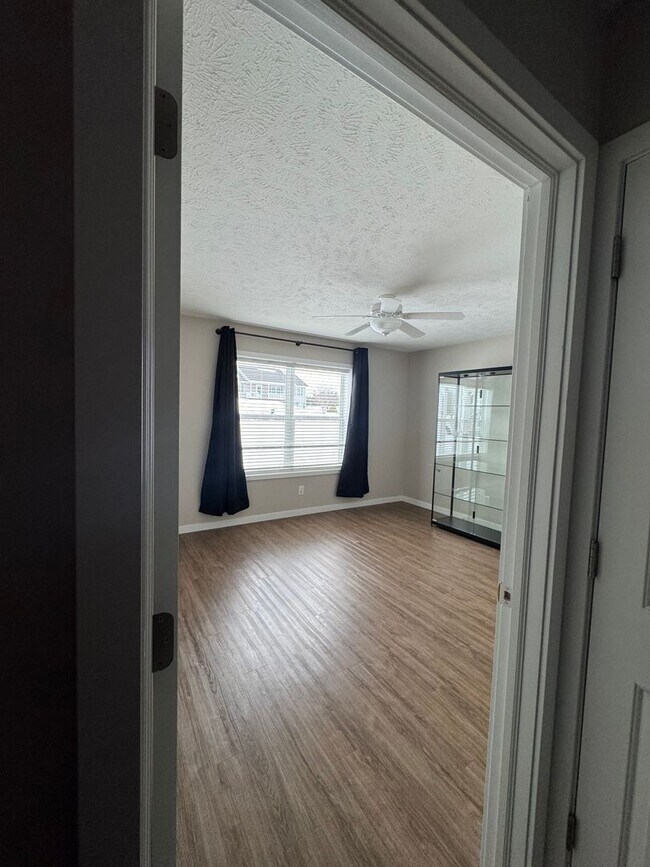 Building Photo - Stylish Ranch Home with Open Floor Plan in...