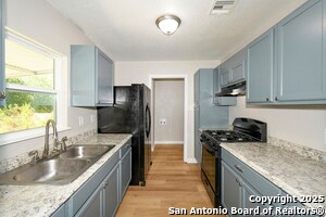 Building Photo - 6838 Blue Lake Dr