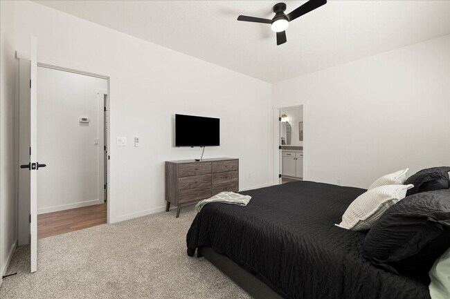 Building Photo - 30 Charters Cir