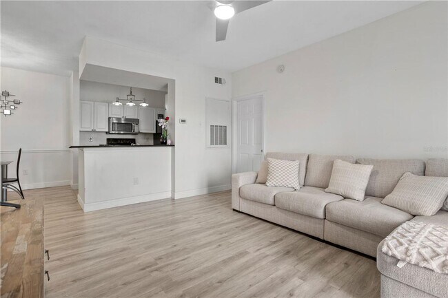 Building Photo - Beautiful WATER VIEW 3 bedroom, 2 bathroom...