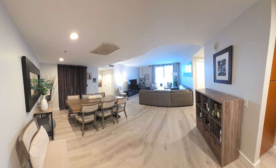 Building Photo - 645 Front St