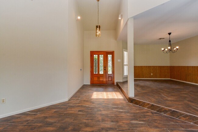 Building Photo - 1231 Creekford Cir