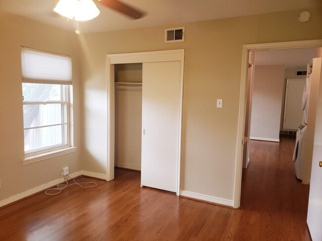 Building Photo - 2-Bedroom Duplex in Lakewood!