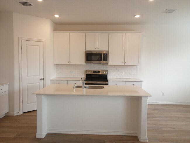 Building Photo - 5119 Winterberry Dr