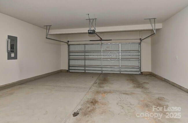 Building Photo - 4104 Armstrong Farm Dr