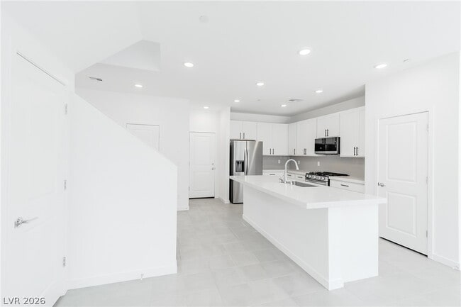 Building Photo - 873 Camargo St