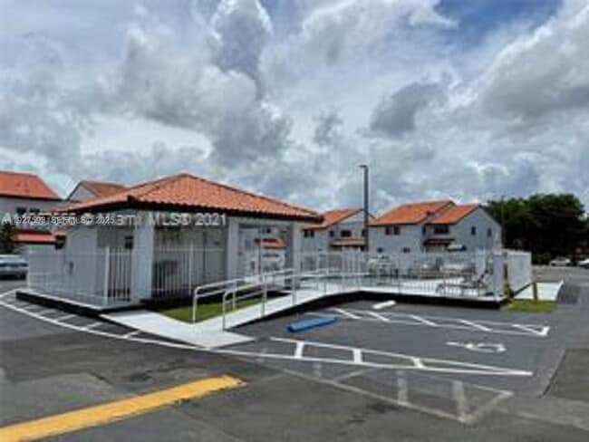 Building Photo - 6231 SW 138th Ct