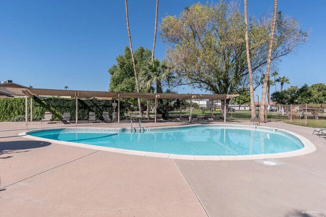 Building Photo - 7628 E Camelback Rd