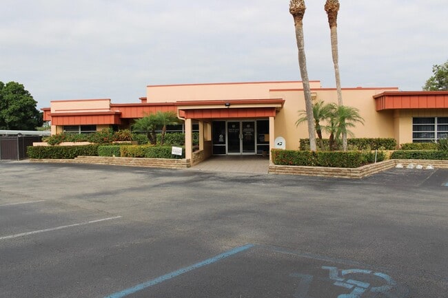 Building Photo - 30 Lake Vista Trail