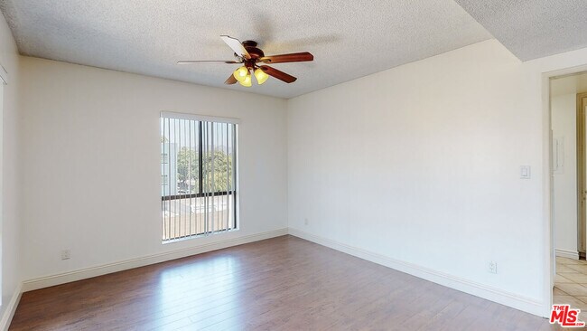 Building Photo - 144 N Hamilton Dr