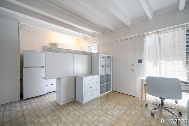 Building Photo - Furnished Alamoana-Kakaako 2nd Floor Unit (Piikoi St)