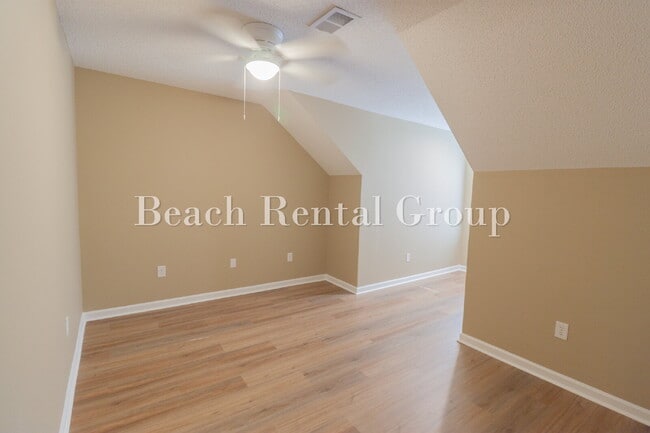 Building Photo - End Unit Townhome in Carolina Forest