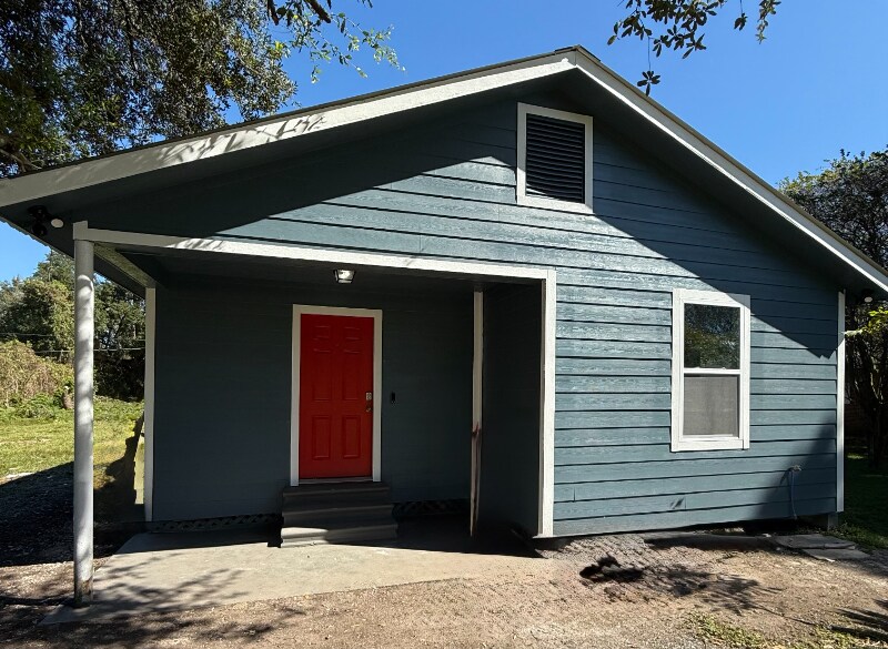 Primary Photo - 10040 LA-44