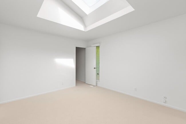 Building Photo - 3 Trinity Ct