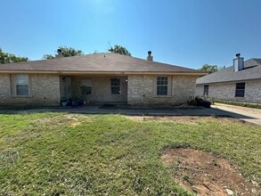 Building Photo - Sable Ln 7748/7750 *LEASE UP ONLY*