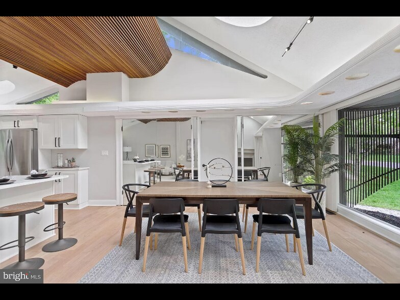 Building Photo - 9817 Inglemere Dr