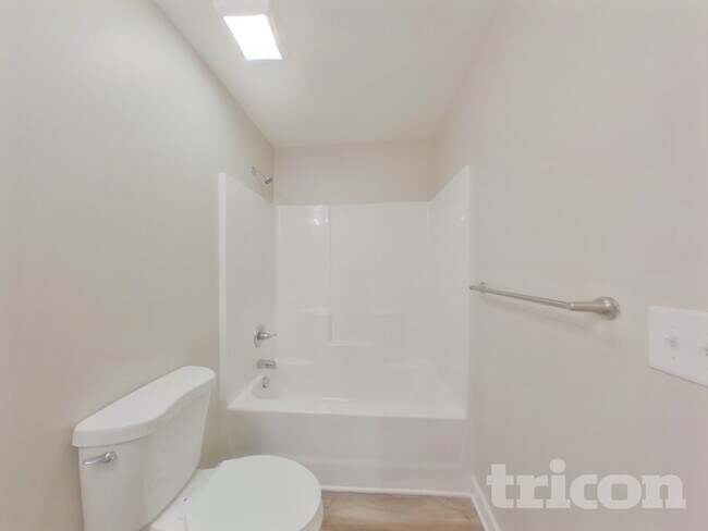 Building Photo - 524 Westside Cir