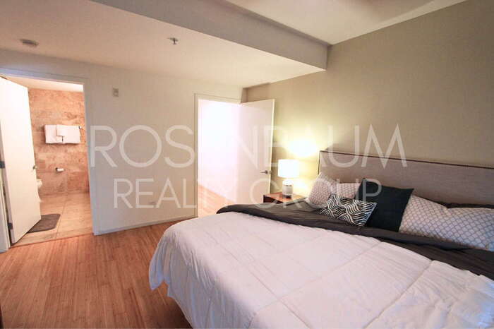 Building Photo - 7137 E Rancho Vista Dr