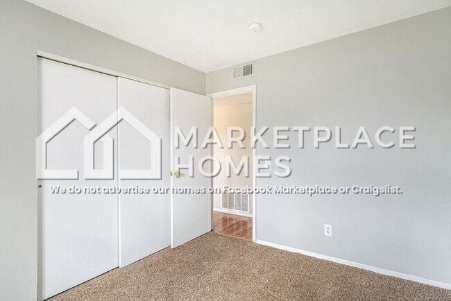 Building Photo - 4210 N Park Dr