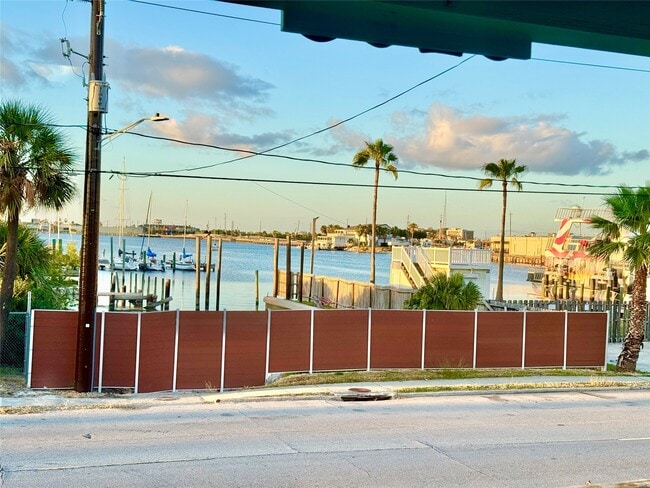 Building Photo - 6203 Heards Ln