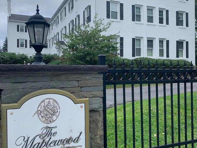 Primary Photo - 33 Maplewood Ave
