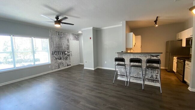 Building Photo - Beautiful 2/2 Condo Fully Remodeled!! A Must See to Appreciate!!
