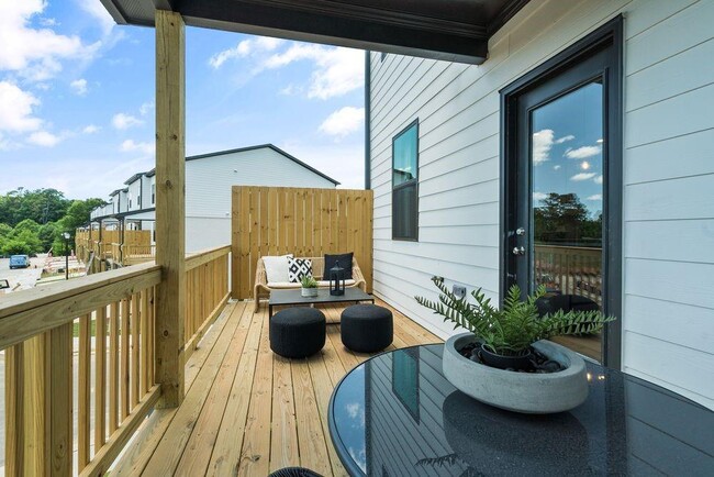 Building Photo - 409 Nix Ln