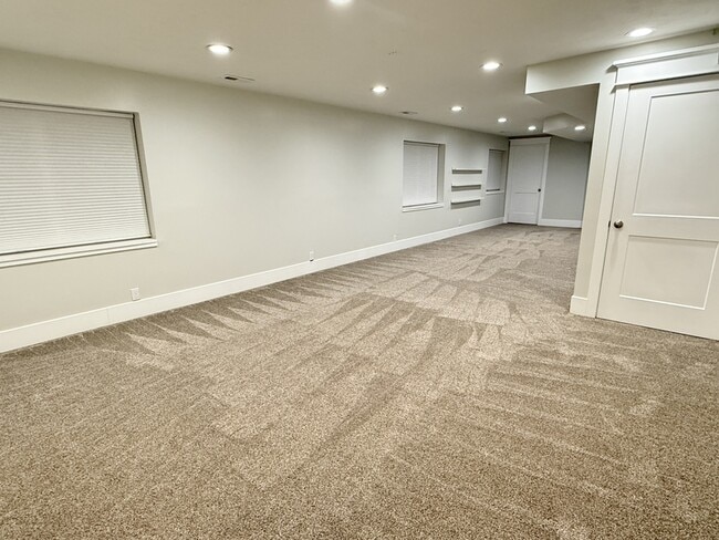 Building Photo - 1729 Colchester Ct