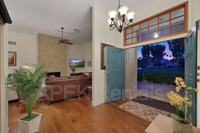 Building Photo - 74939 Vía Lago