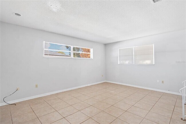 Building Photo - 621 Ashberry Ln