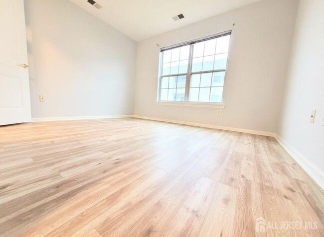 Building Photo - 113 Lionheart Ln