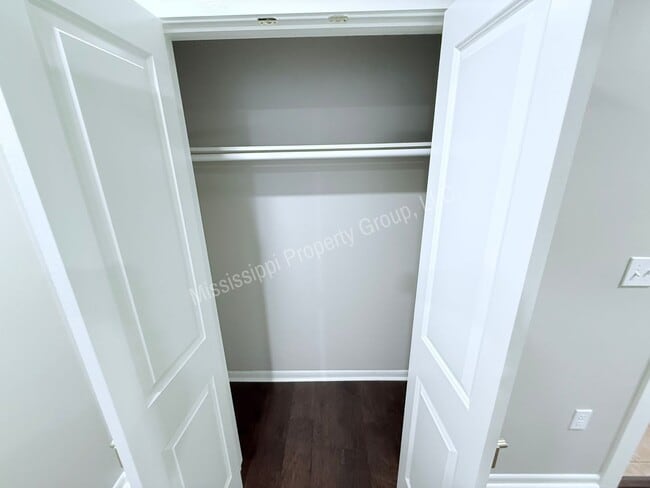 Building Photo - Renovated 2BR/1BA For Rent