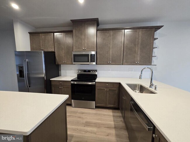 Building Photo - 4928 Dunhaven Dr