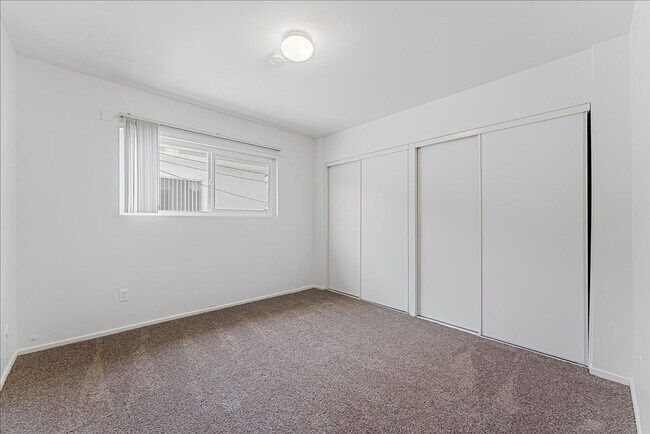 Building Photo - 5709 Hazeltine Ave