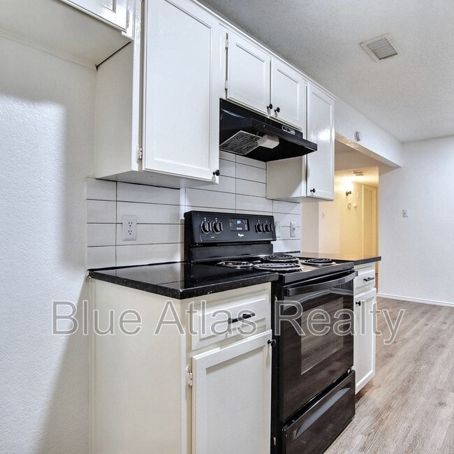 Building Photo - 1817 San Rafael St
