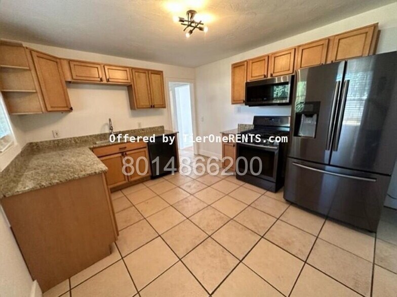 Building Photo - Move-in special: $500 off First months rent