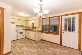 Kitchen - 37 Hollis St