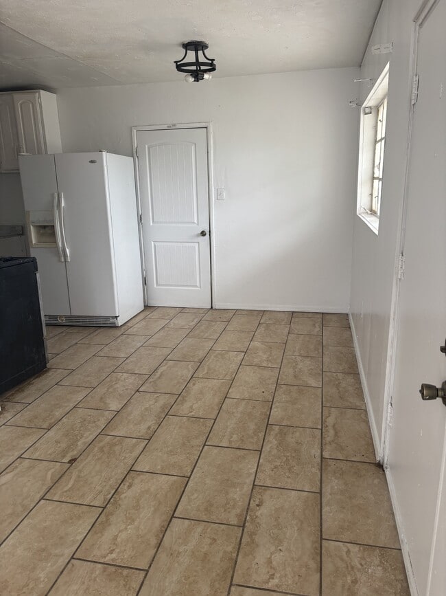 Building Photo - 604 Cortez Dr