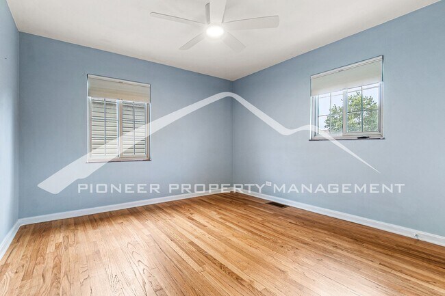 Building Photo - Cozy House with Central A/C and Fenced Back Yard