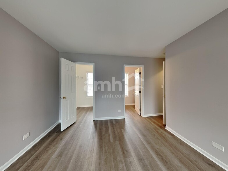 Building Photo - 2417 Deerfield Dr