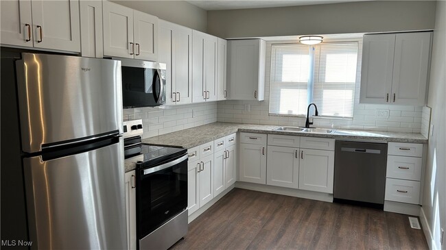 Building Photo - 3303 Mapledale Ave