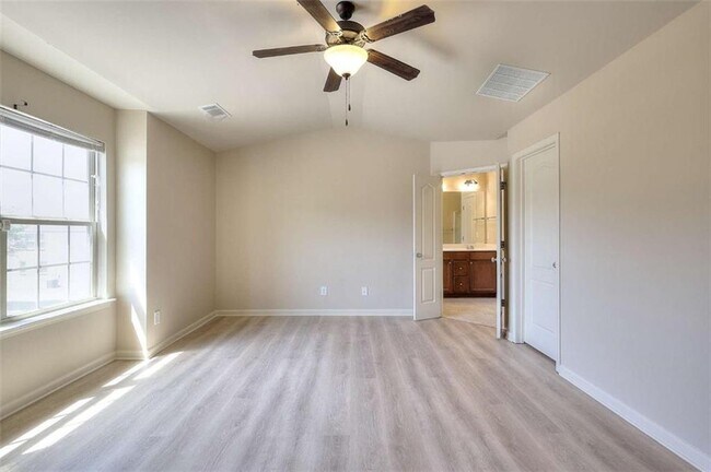 Building Photo - 3702 Brockenhurst Dr