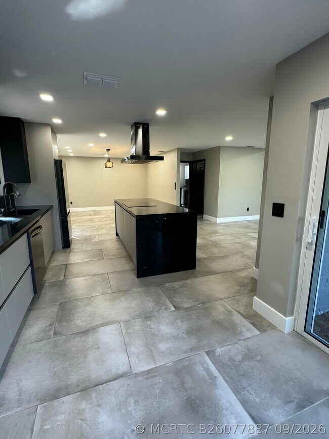 Building Photo - 10366 Buena Ventura Dr