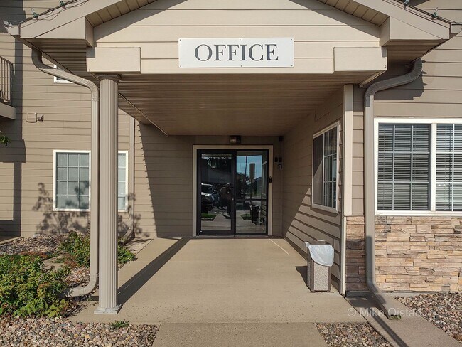 Building Photo - Diamond Valley Apartments