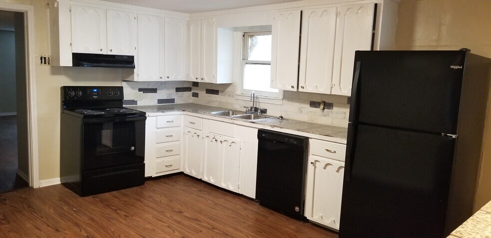 Building Photo - 1117 E Nettie Ave