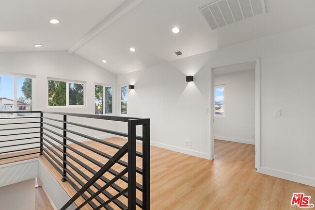 Building Photo - 2522 Armacost Ave