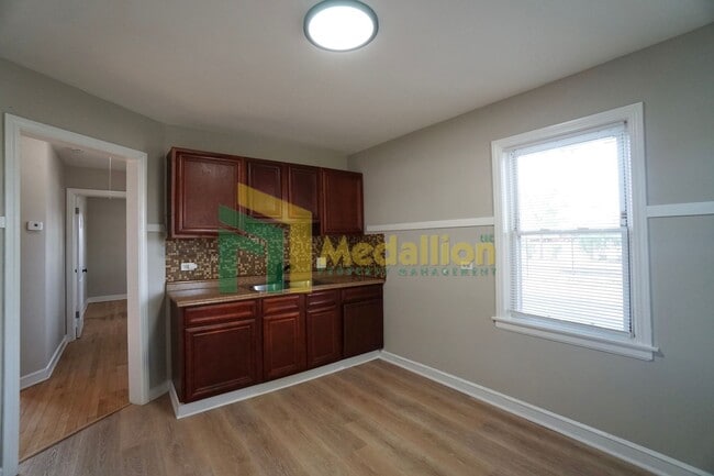 Building Photo - 9858 S Drexel Ave
