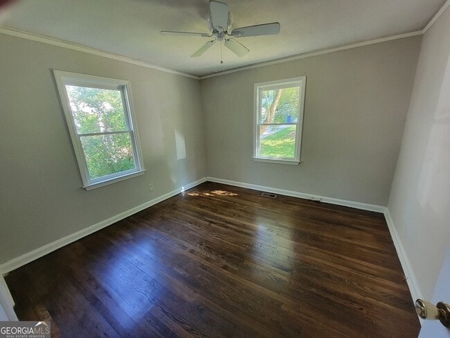 Building Photo - 1040 Shepherds Ln NE