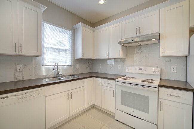 Building Photo - 5232 Brooklyn Ave NE